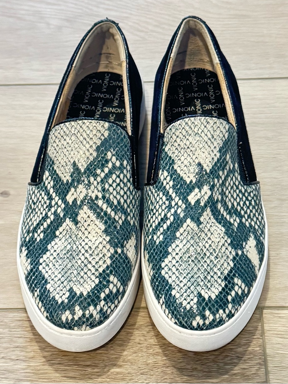 Vionic Splendid Demetra Boa Slip On Casual Shoes Sneakers Size 7.5 Black Gray - Picture 2 of 7